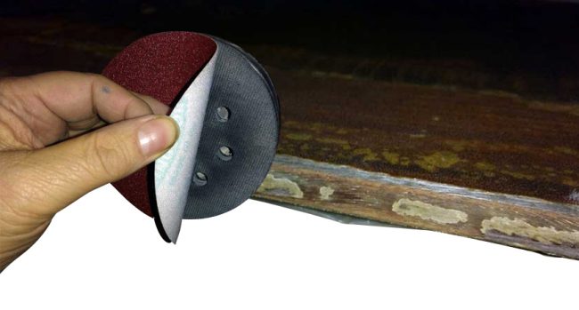 restauración de la puerta de un velero