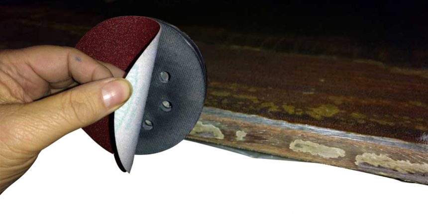 restauración de la puerta de un velero